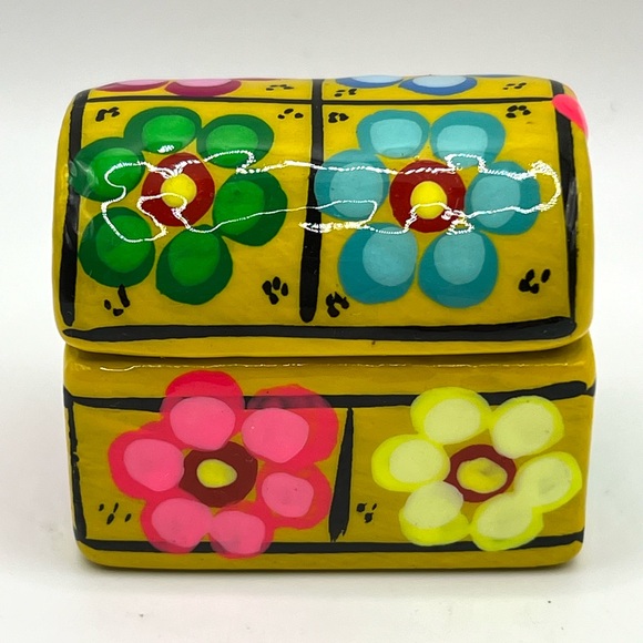 Mexican Folk Art Talavera Pottery Handpainted Colorful Yellow Small Trinket Box - Picture 3 of 11